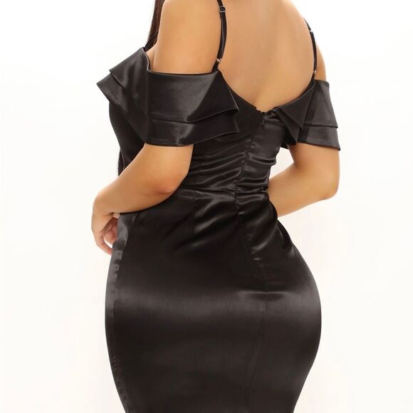 Fashion nova women’s midi dress satin black could shoulder - Picture 3 of 12